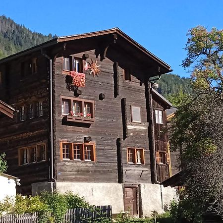 Heimeliges Walliserhaus Fiesch Exterior foto